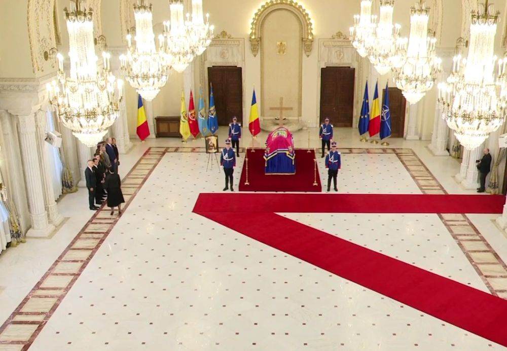 Sicriul domnitorului Grigore Alexandru Ghyka a fost depus la Opera Naţională Bucureşti